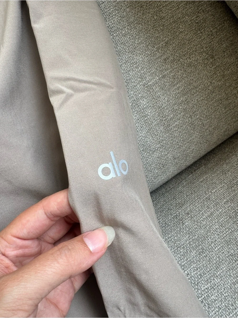 ALO Yoga Men’s Joggers in Taupe Beige
